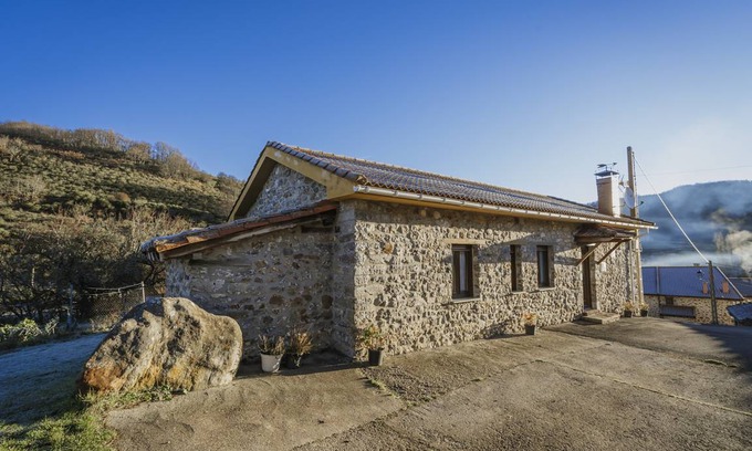 La Pernia House | 80 m² House ∙ 3 bedrooms ∙ 5 guests