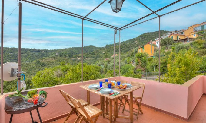 Moglio Apartment | 90 m² Apartment ∙ 2 bedrooms ∙ 4 guests
