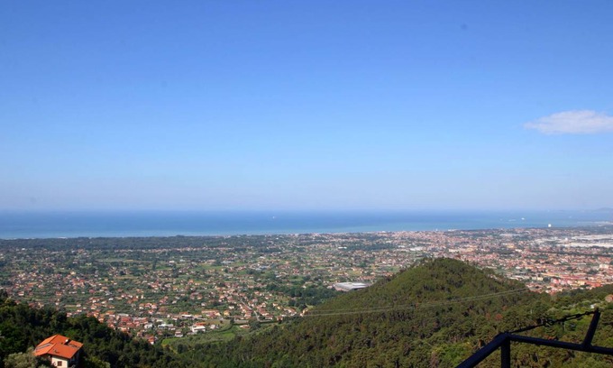 Montignoso Villa | 95 m² Villa ∙ 2 bedrooms ∙ 5 guests