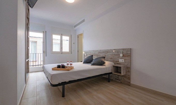 Roses Town Center Hostel | AGI Gloria Rooms