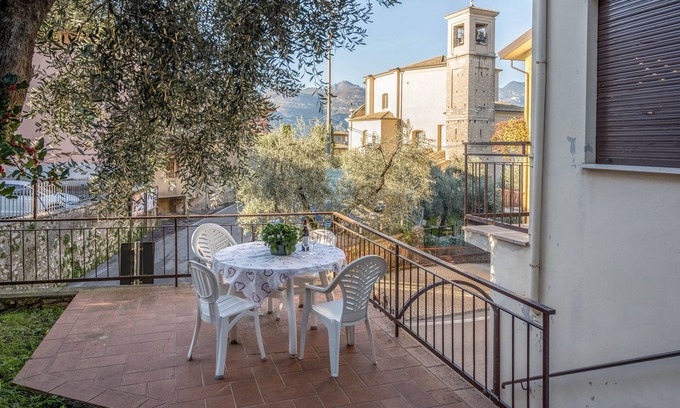 Cassone Apartment | Apartament in Malcesine Cassone on Lake Garda with Mountain View & Terrace