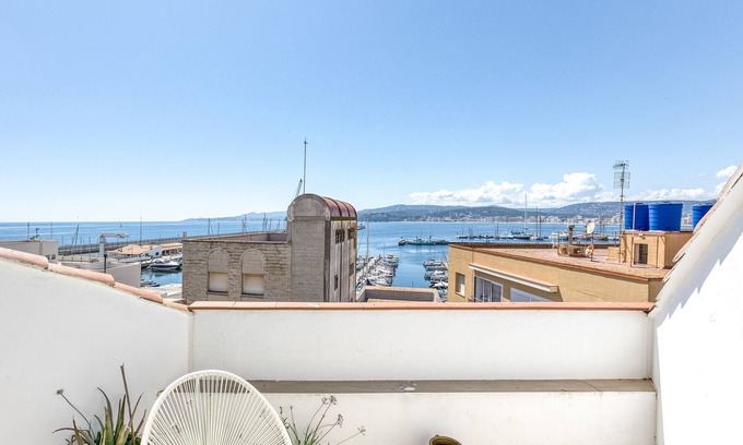 Palamos Apartment | Apartment 'En Palamós Con Vistas Al Mar' with Sea View, Wi-Fi and Air Conditioning