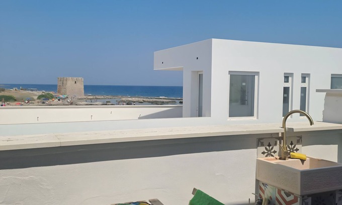 Polignano a Mare Apartment | Apartment 'La Veranda' with Sea View, Wi-Fi and Air Conditioning