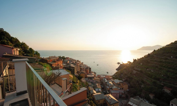 Manarola Apartment | Apartment Lambiccu by Arbaspàa, with sea view terrace, in Manarola