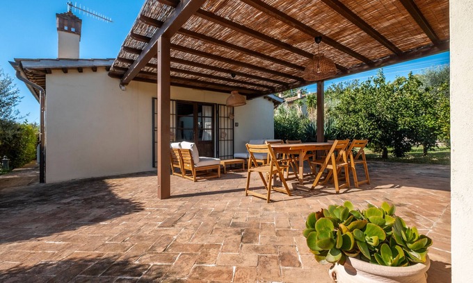 Capalbio Apartment | Apartment 'Leccino' with Shared Pool, Wi-Fi and Air Conditioning