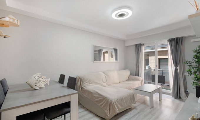 Malgrat de Mar Apartment | Apartment 'Mar' with Sea Views, Wi-Fi and Air Conditioning