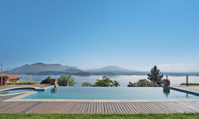 Carcioni Apartment | Apartment 'Paola's' with Lake View, Private Pool and Wi-Fi