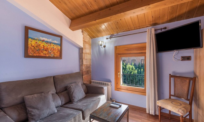 Daroca Apartment | Apartment 'Petronila' with Wi-Fi and Air Conditioning