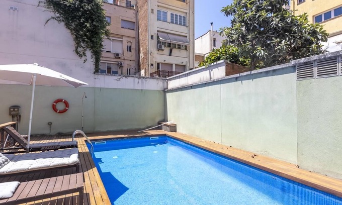 la Vila de Gracia Apartment | Apartment with terrace and pool, for 10