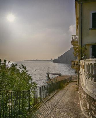 Toscolano Maderno Apartment | Appartamento Marieclaire - Theater Home