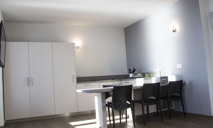 Belgirate Apartment | Appartamento Venere - La Dimora del Glicine