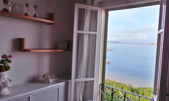 Palau Apartment | beach front first line