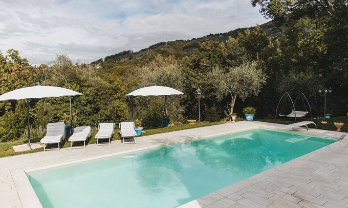 Castelnuovo Magra Villa | Beautiful private villa for 12 people with A/C, WIFI, private pool, TV, patio and panoramic view