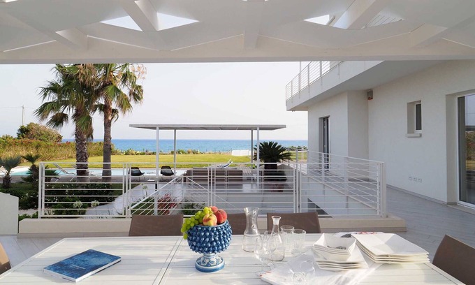 Marina di Modica Villa | Beautiful private villa with private pool, sauna, hot tub, WIFI, A/C, TV, patio and panoramic view