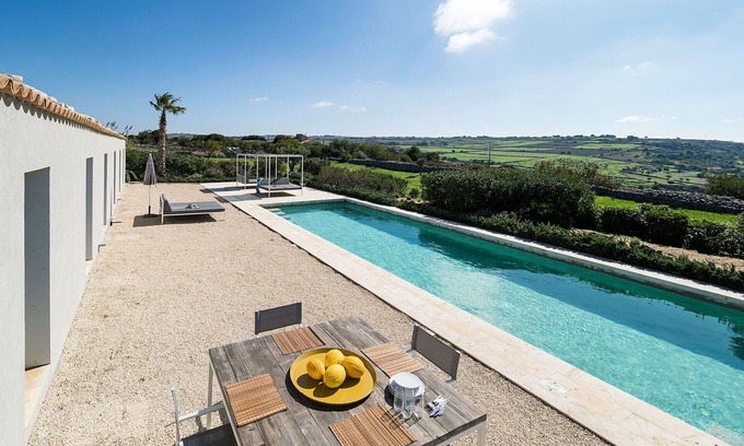 Ragusa Villa | Beautiful private villa for 6 people with WIFI, A/C, private pool, TV, patio and panoramic view
