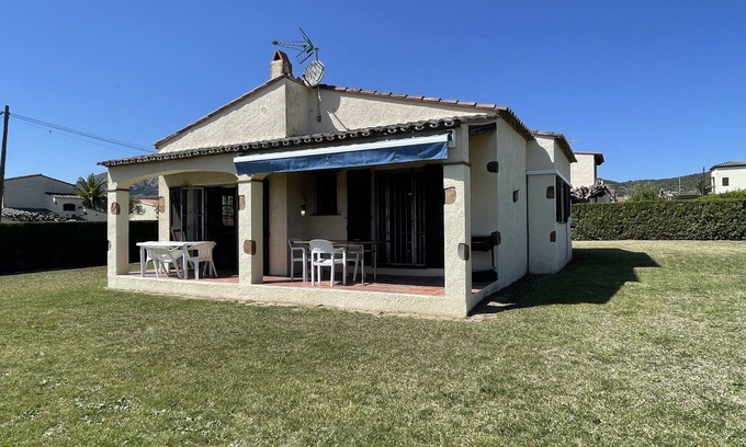 Torroella de Montgri Ski Chalet | BELL RACO B25