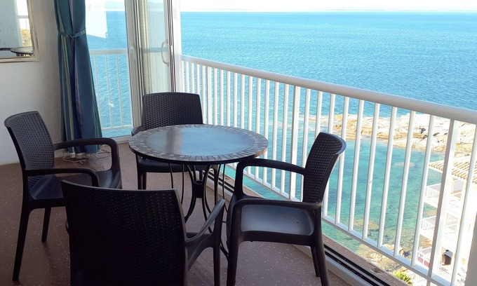Almadraba-Canyelles Apartment | Breathtaking seafront view