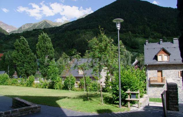 Sallent de Gallego Cottage | Cabin ∙ 5 bedrooms ∙ 12 guests