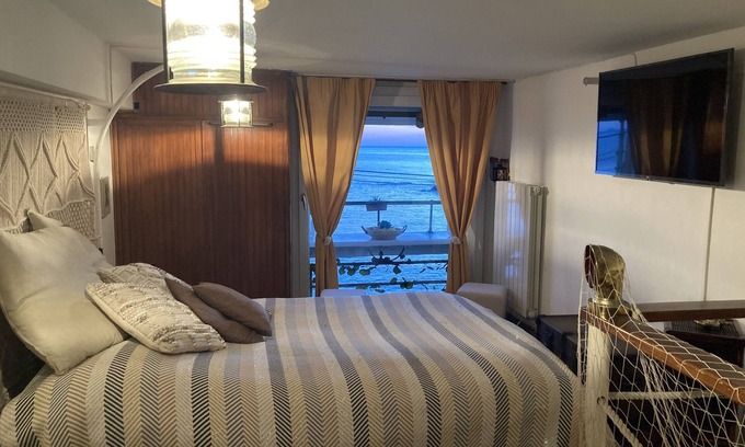 Quinto al Mare House | Casa Bruna … Like a boat on the sea .