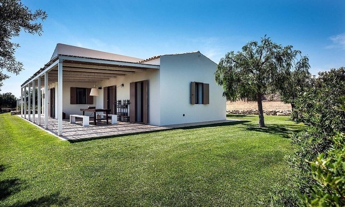 Scicli Villa | Casa Carol (Bianco) - Villa with shared pool