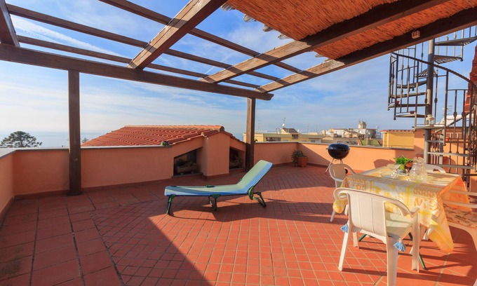 Massa Lubrense Apartment | Casa Felicità - In the center of Massa Lubrense - With terrace overlooking the sea