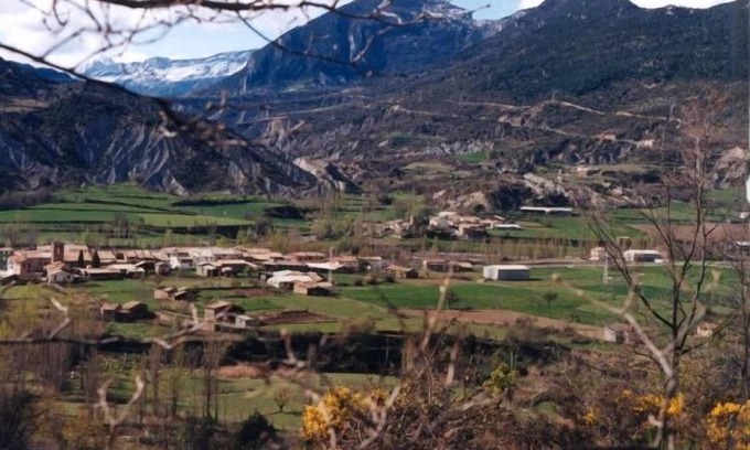 Murillo de Liena Cottage | Casa Pabán apartments for 6 people, with beautiful views of the river and mountains