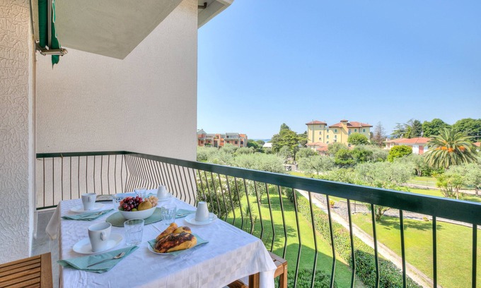 Toscolano Maderno Apartment | Casa Pepe -Private Terrace 100m near Lake, Toscolano Maderno, Italy