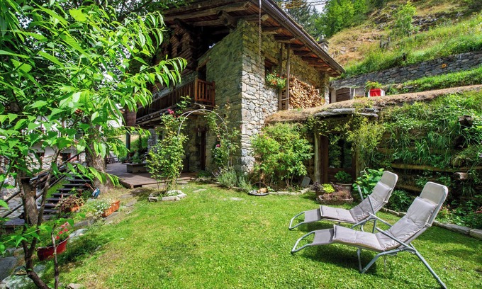 Valtournenche Ski Chalet | Chalet 'Le Du Coq Rouge' with Mountain View, Private Garden and Wi-Fi