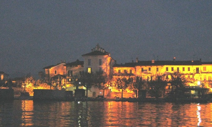 Stresa Apartment | Characteristic house of the Isola Pescatori by the lake