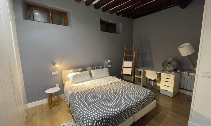 Toledo City Center Apartment | Come and visit the Casco de Toledo in a cozy apartment. Steps away from the Alcazar.