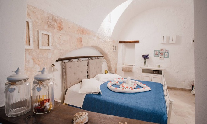 Centro Storico Apartment | Comfortable apartment near the sea in the center of Monopoli, Puglia FREE WI-FI
