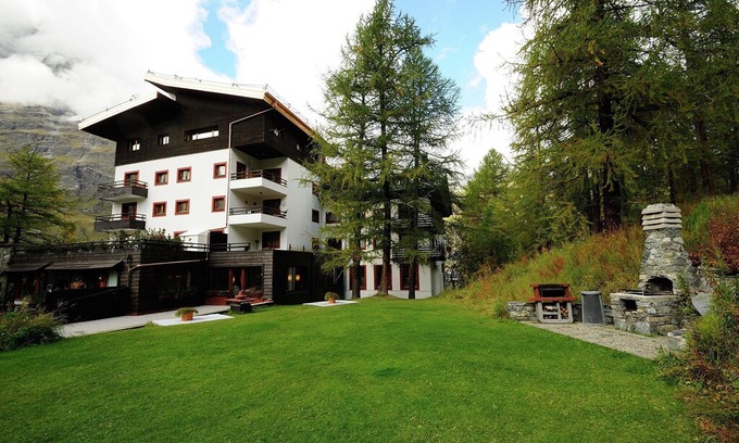 Cervinia Apartment | Contemporary Apartment in Breuil-Cervinia near Ski Area