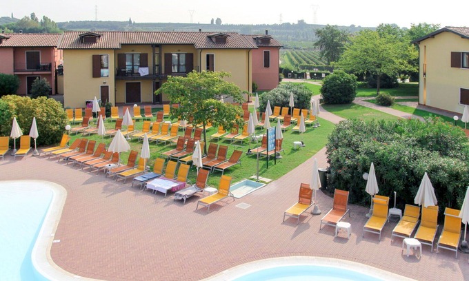 Castelnuovo del Garda Apartment | Cosy apartment for 4 people with pool, WIFI, A/C, hot tub, TV, terrace and pets allowed
