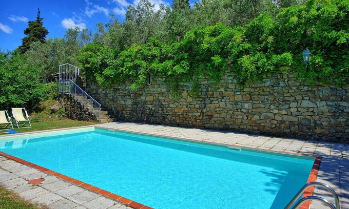 Greve in Chianti Apartment | Cosy apartment for 5 guests with pool, WIFI, TV and pets allowed, close to Greve In Chianti
