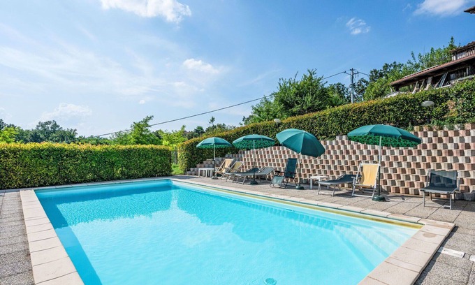 Cortazzone Villa | Cosy apartment in villa for 14 people with WIFI, pool, patio and pets allowed
