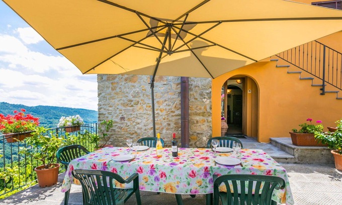 Aramo House | Cosy apartment in villa for 3 people with pool, WIFI, TV and terrace