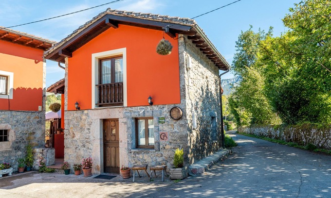 Cuenco House | Country House 'La Casina De Cuencu' with Mountain View, Private Terrace and Wi-Fi
