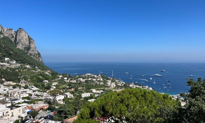 Marina Grande Apartment | Cozy Caprese house with breathtaking views of the island