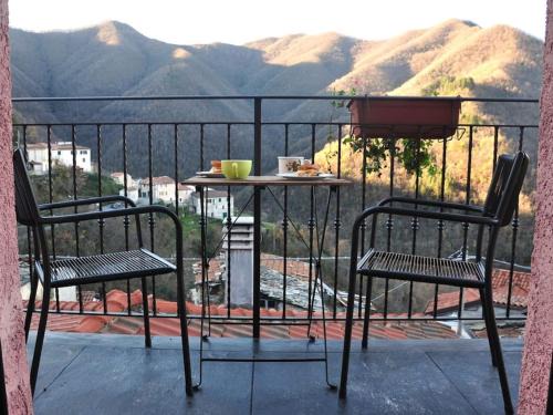 Menegu House | Cozy hillside getaway, spectacular view