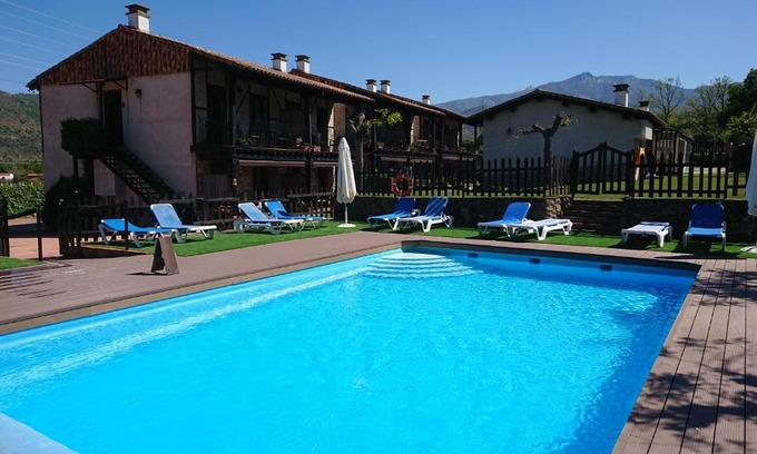 Hervas House | El Canchal de la Gallina -Cafetería - Piscina de Agua Caliente hasta 19 de Octubre -Aparcamiento gratis - Jacuzzi