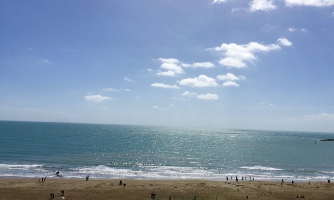Anzio Apartment | FACING THE SEA APARTMENT WITH PRIVATE STEPS TO WIDE BEACH