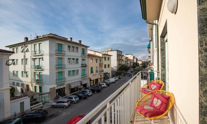Viareggio Apartment | Foscolo 2, 100m from the beach