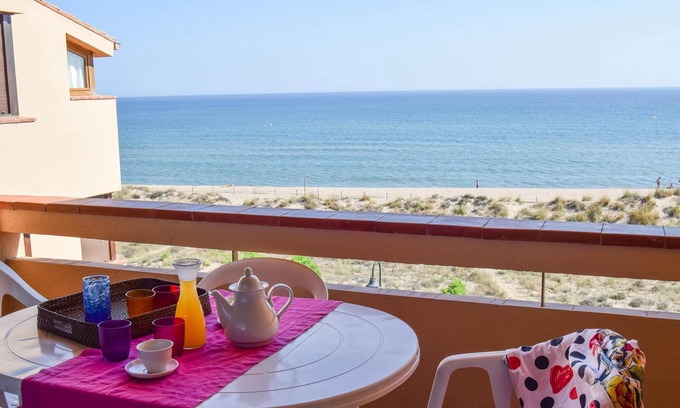 Pals Apartment | Frontline apartment with garden and pool. Parking . Capacity 4 Persons. WIFI