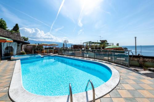 Toscolano Maderno Apartment | Gardasol Romantic 1 Vista Lago