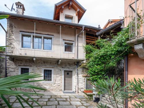 Bracchio House | Holiday Home Casa dei Gelsomini by Interhome