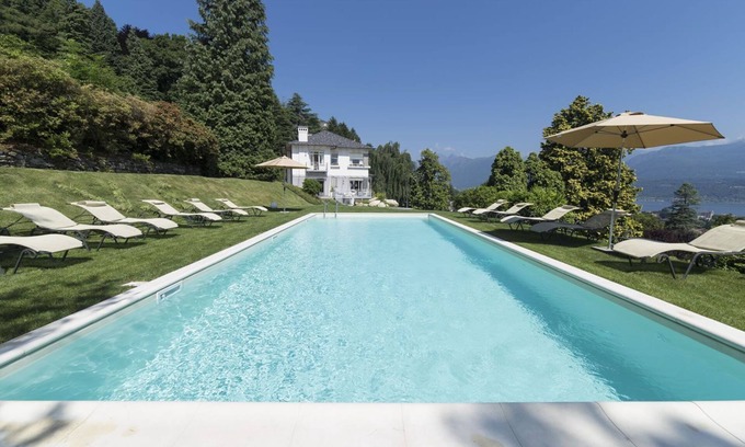 Baveno Villa | holiday vacation villa rental italy, lake district, lake maggiore, view, pool, air conditioning, short term long term ho