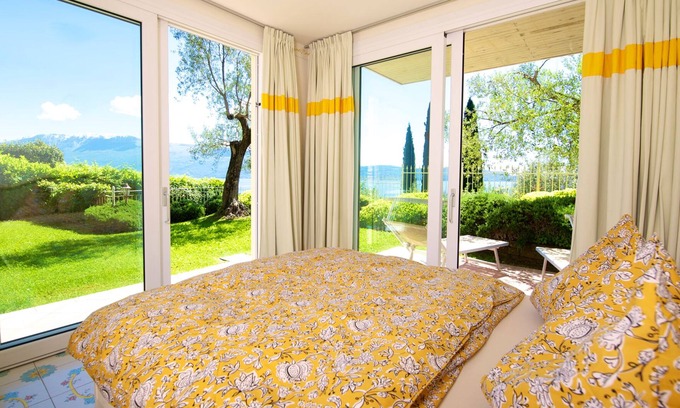 Toscolano Maderno Apartment | House