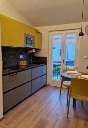 Valdieri Apartment | Il portico