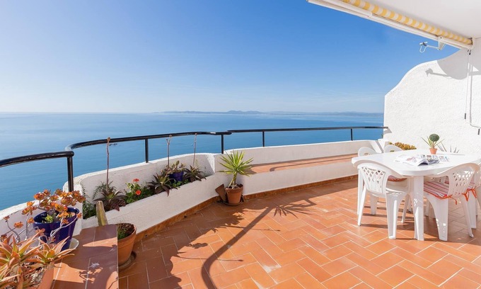 Almadraba-Canyelles Apartment | JOAN MARGARIT 2-B -Exceptional view of the Mediterranean with communal pool.