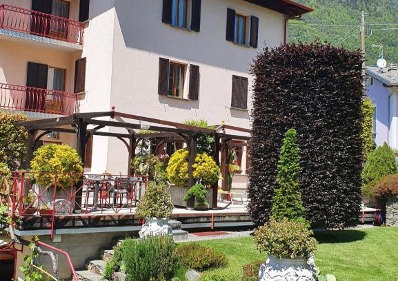 Sernio House | La casa rosa